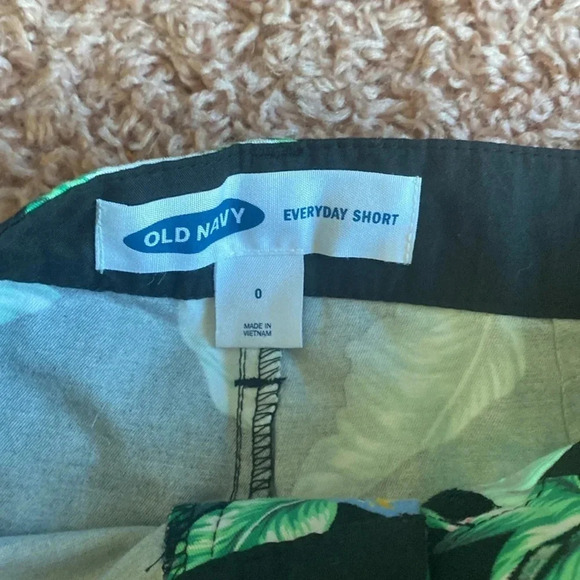 NWOT Old Navy Tropical Shorts - Picture 2 of 2